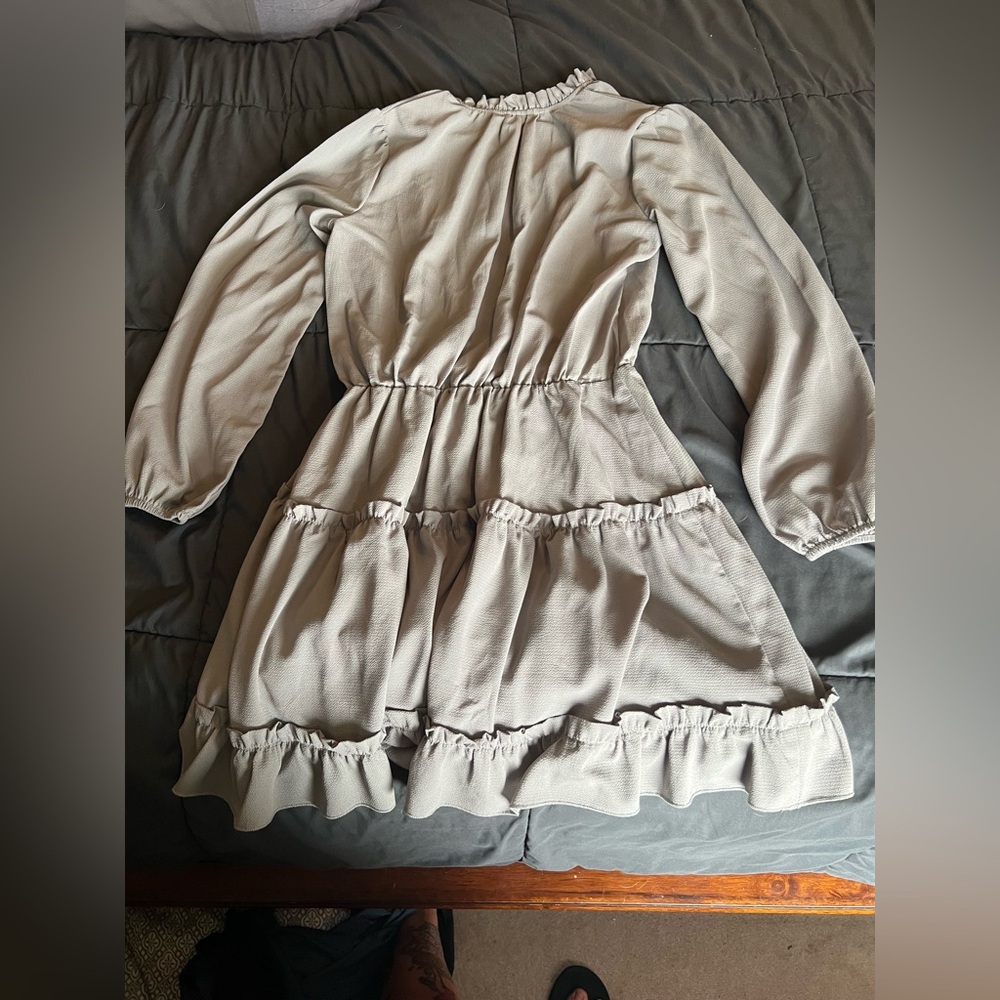 Charming light gray dress